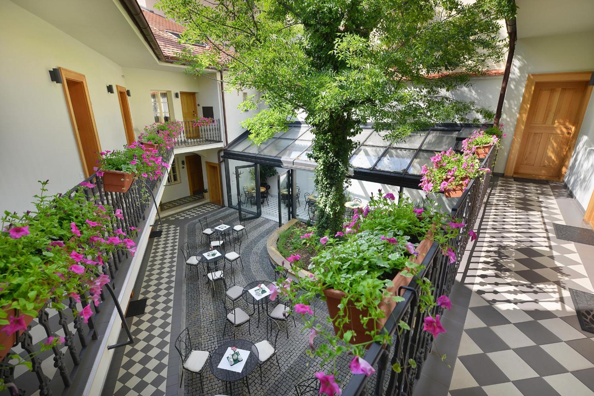 Hotel At The White Lily Prag